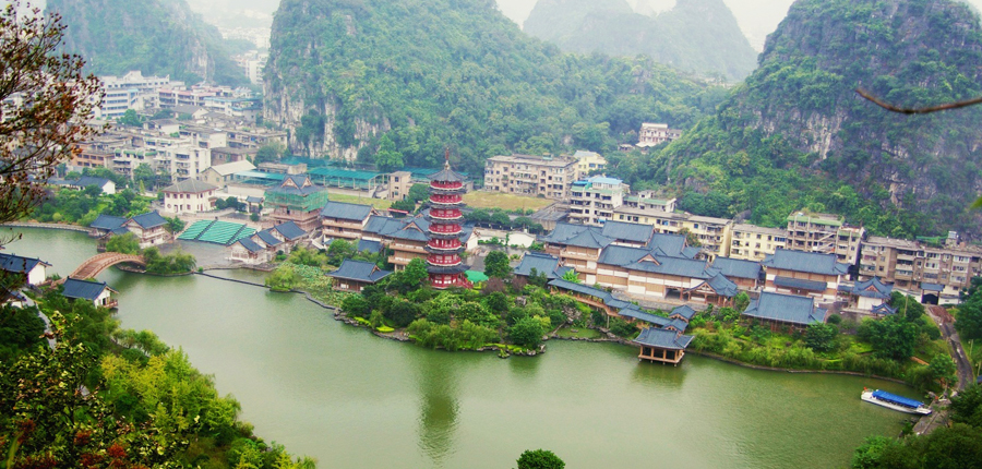 Obklopený vodou, patří Gulin mezi nejkrásnější místa Číny...