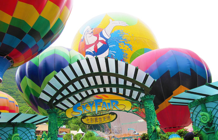 Obrovské balóny naplněné heliem jsou skvělá atrakce pro děti
